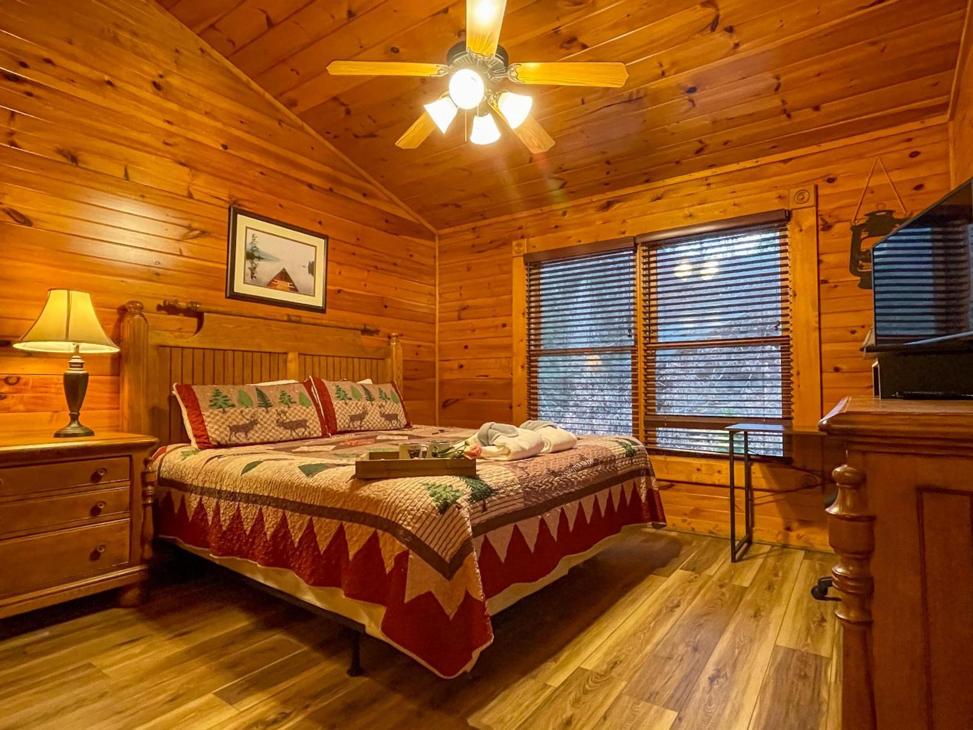 Spacious Resort Log Cabin, Easy Drive, Hot Tub, Arcade Gameroom, Mountain Vibe Gatlinburg Exterior foto